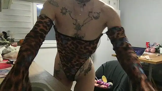 MoonAgnes online show from 11/17/25, 04:24