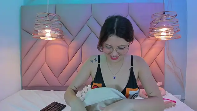 AngelaaCute  online show from 01/18/25, 05:48