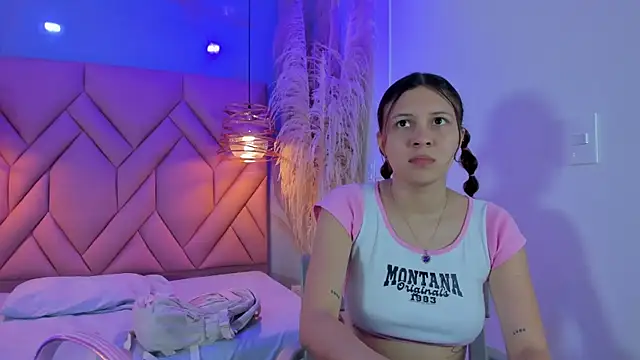 AngelaaCute  online show from 02/04/25, 12:00