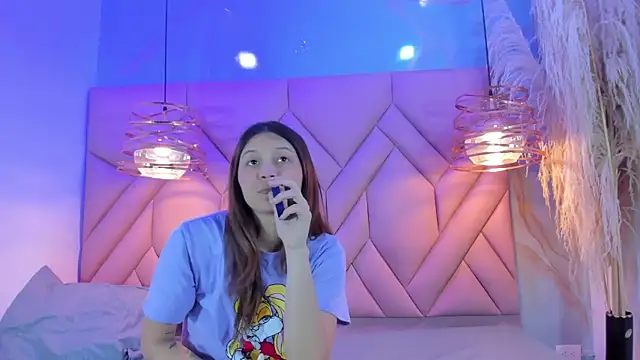 AngelaaCute  online show from 03/04/25, 12:12