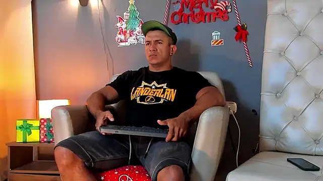 Snapshot of HerculesWheeler chatting on 12/24/24, 02:01 HerculesWheeler online show from 12/24/24, 02:01