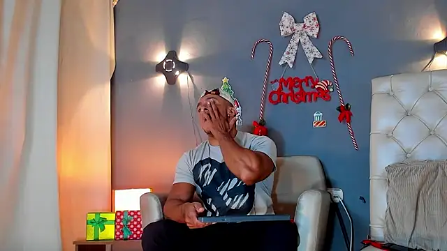 Snapshot of HerculesWheeler chatting on 12/31/24, 02:14 HerculesWheeler online show from 12/31/24, 02:14