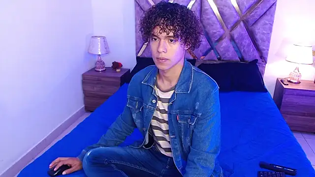 Snapshot of nickolas_moon chatting on 09/12/25, 02:50 nickolas moon online show from 09/12/25, 02:50