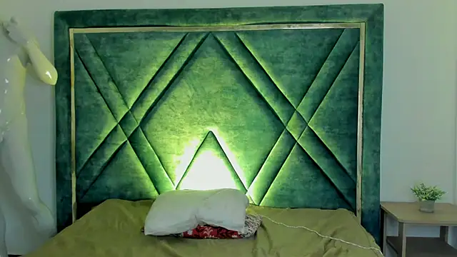 Ari sunshine  online show from 10/01/25, 06:08