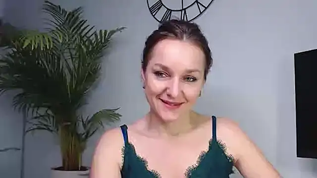 Snapshot of AliciaDesire chatting on 01/16/25, 08:00 AliciaDesire online show from 01/16/25, 08:00