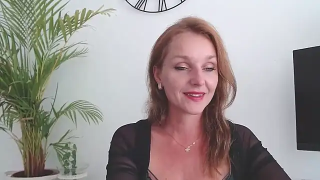 Snapshot of AliciaDesire chatting on 09/09/25, 01:10 AliciaDesire online show from 09/09/25, 01:10