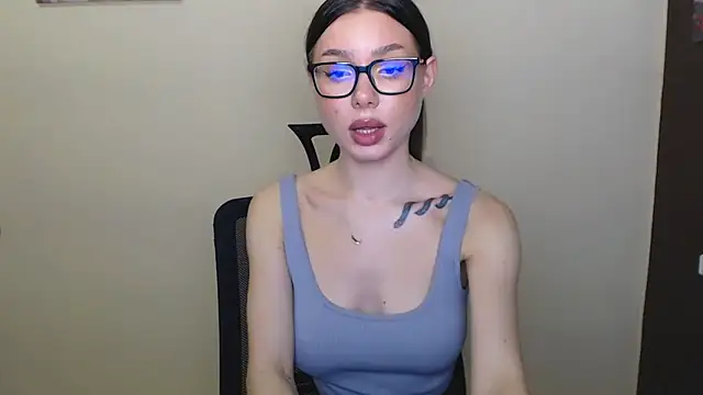 Snapshot of Cutesweetheart chatting on 12/21/24, 02:26 Cutesweetheart online show from 12/21/24, 02:26