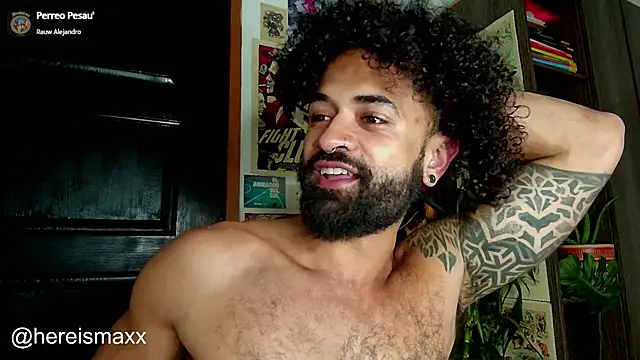 Snapshot of MaxG__ chatting on 01/01/25, 12:11 MaxG online show from 01/01/25, 12:11