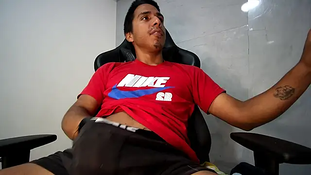 Snapshot of michaelhotbbc chatting on 10/26/25, 04:51 michaelhotbbc online show from 10/26/25, 04:51