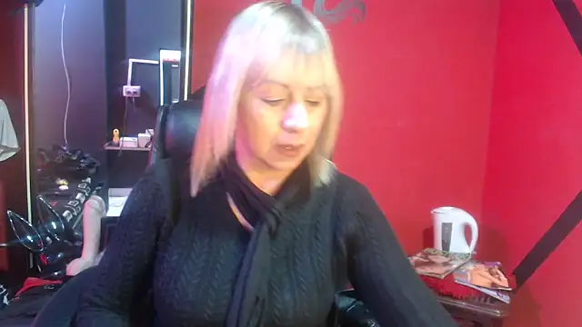 KLOE PIELL online show from 10/22/25, 05:34