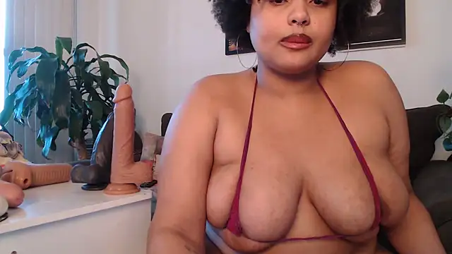 Snapshot of TheeVixxxen chatting on 03/03/25, 01:53 TheeVixxxen online show from 03/03/25, 01:53