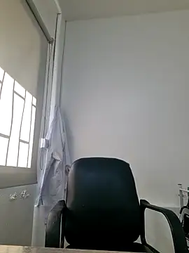 Snapshot of doctora-danna chatting on 09/10/25, 01:33 doctora-danna online show from 09/10/25, 01:33