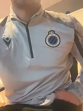 Snapshot of an0niem chatting on 11/15/25, 04:58 an0niem online show from 11/15/25, 04:58