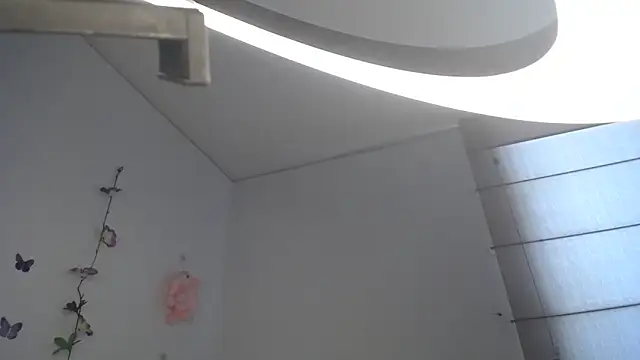 Julieta Hass online show from 11/15/25, 03:52