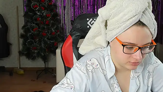 Snapshot of Seductive_She_Wolf chatting on 02/05/25, 11:02 Seductive She Wolf online show from 02/05/25, 11:02