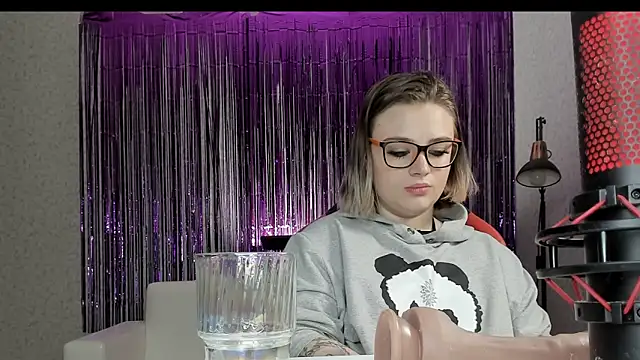 Snapshot of Seductive_She_Wolf chatting on 02/12/25, 05:15 Seductive She Wolf online show from 02/12/25, 05:15