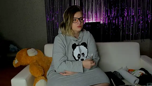 Snapshot of Seductive_She_Wolf chatting on 02/20/25, 04:07 Seductive She Wolf online show from 02/20/25, 04:07