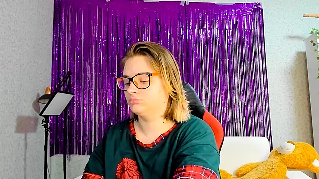 Snapshot of Seductive_She_Wolf chatting on 03/15/25, 10:00 Seductive She Wolf online show from 03/15/25, 10:00