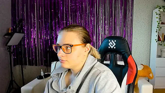 Snapshot of Seductive_She_Wolf chatting on 03/17/25, 07:35 Seductive She Wolf online show from 03/17/25, 07:35