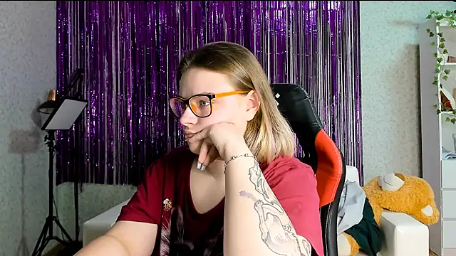 Snapshot of Seductive_She_Wolf chatting on 03/20/25, 12:19 Seductive She Wolf online show from 03/20/25, 12:19