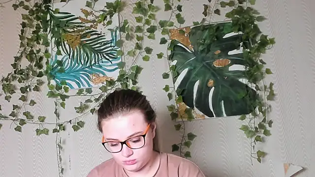 Snapshot of Seductive_She_Wolf chatting on 10/06/25, 04:48 Seductive She Wolf online show from 10/06/25, 04:48