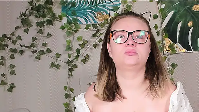 Snapshot of Seductive_She_Wolf chatting on 10/17/25, 08:06 Seductive She Wolf online show from 10/17/25, 08:06