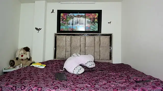 Snapshot of alanaanddaphne chatting on 10/02/25, 01:18 alanaanddaphne online show from 10/02/25, 01:18