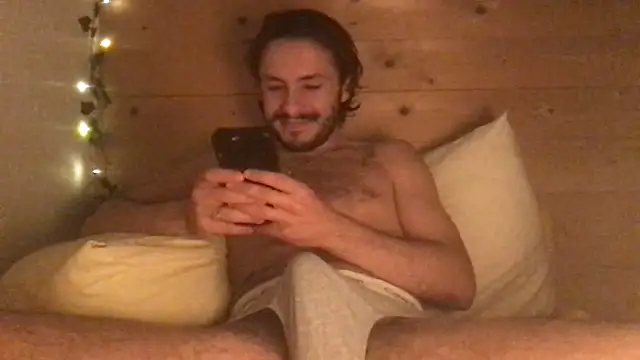 Snapshot of maximmeeelove chatting on 02/16/25, 10:54 maximmeeelove online show from 02/16/25, 10:54