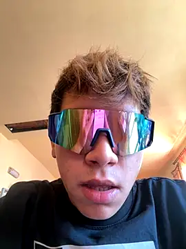 Snapshot of calleaaaa chatting on 11/10/25, 10:03 calleaaaa online show from 11/10/25, 10:03