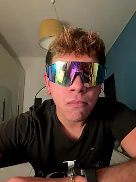 Snapshot of calleaaaa chatting on 11/15/25, 06:26 calleaaaa online show from 11/15/25, 06:26