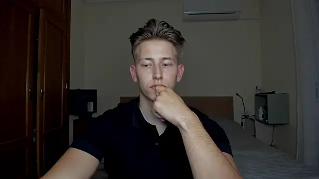 Snapshot of Findom_alpha chatting on 02/21/25, 10:04 Findom alpha online show from 02/21/25, 10:04