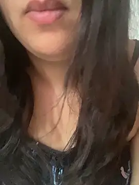 Snapshot of yassminsexy22 chatting on 10/26/25, 12:00 yassminsexy22 online show from 10/26/25, 12:00