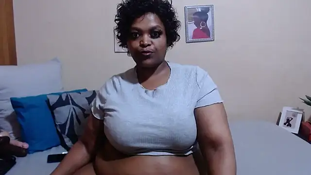 HotCurvyAssx38 online show from 01/05/25, 01:35