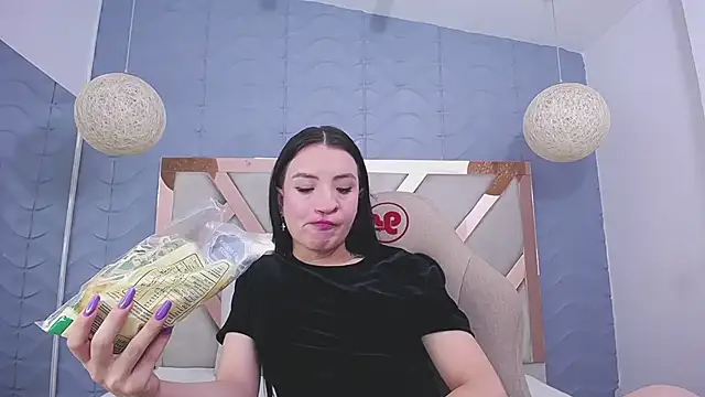 Snapshot of charlotte_colee chatting on 12/07/24, 01:40 charlotte colee online show from 12/07/24, 01:40