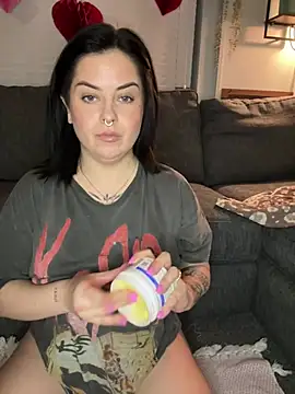 Snapshot of NaomiSquirts chatting on 02/14/25, 09:53 NaomiSquirts online show from 02/14/25, 09:53