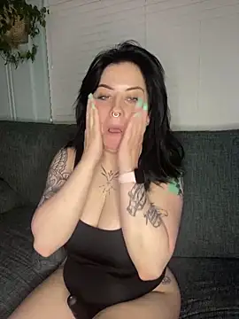 Snapshot of NaomiSquirts chatting on 03/16/25, 08:21 NaomiSquirts online show from 03/16/25, 08:21