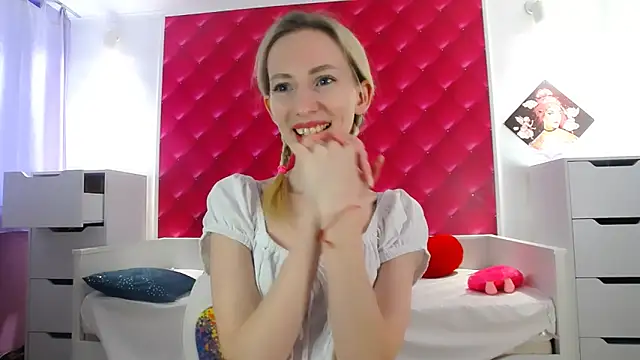 Snapshot of BarbieGoddess chatting on 12/28/24, 12:35 BarbieGoddess online show from 12/28/24, 12:35