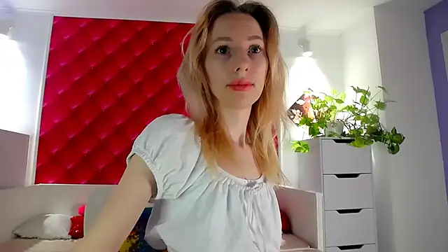 Snapshot of BarbieGoddess chatting on 02/09/25, 04:18 BarbieGoddess online show from 02/09/25, 04:18