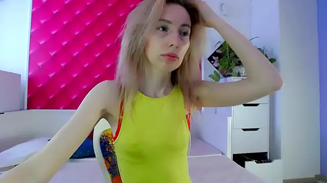 Snapshot of BarbieGoddess chatting on 02/16/25, 01:05 BarbieGoddess online show from 02/16/25, 01:05