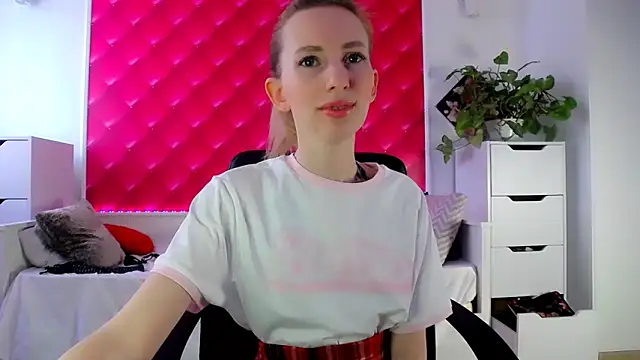 Snapshot of BarbieGoddess chatting on 03/01/25, 02:02 BarbieGoddess online show from 03/01/25, 02:02