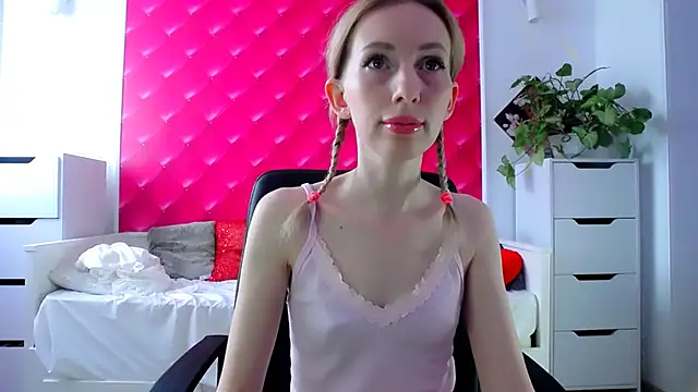 Snapshot of BarbieGoddess chatting on 03/08/25, 01:25 BarbieGoddess online show from 03/08/25, 01:25