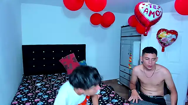 Snapshot of Alexander_and_Xiao chatting on 02/15/25, 10:10 Alexander and Xiao online show from 02/15/25, 10:10