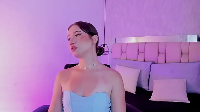 Snapshot of Roxie-Summers11 chatting on 01/05/25, 04:14 Roxie-Summers11 online show from 01/05/25, 04:14