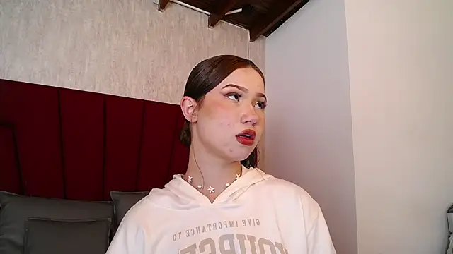 Snapshot of Roxie-Summers11 chatting on 01/05/25, 12:31 Roxie-Summers11 online show from 01/05/25, 12:31