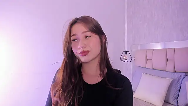 Snapshot of Roxie-Summers11 chatting on 01/14/25, 07:43 Roxie-Summers11 online show from 01/14/25, 07:43