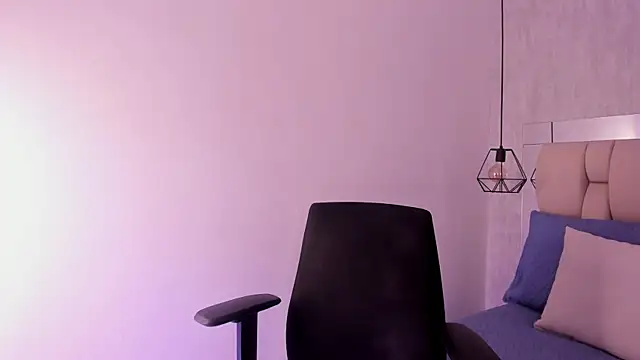 Snapshot of Roxie-Summers11 chatting on 01/16/25, 11:06 Roxie-Summers11 online show from 01/16/25, 11:06