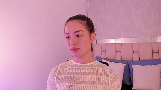 Snapshot of Roxie-Summers11 chatting on 01/21/25, 10:41 Roxie-Summers11 online show from 01/21/25, 10:41