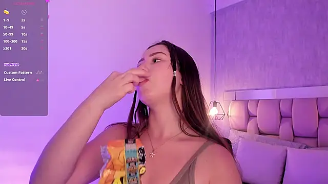 Snapshot of Roxie-Summers11 chatting on 01/30/25, 07:37 Roxie-Summers11 online show from 01/30/25, 07:37