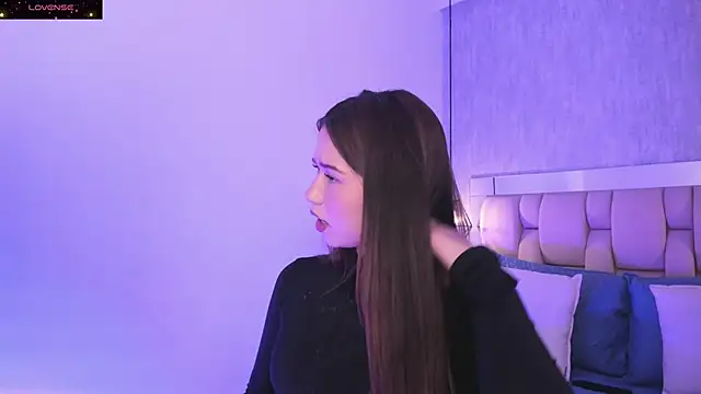 Snapshot of Roxie-Summers11 chatting on 02/08/25, 07:49 Roxie-Summers11 online show from 02/08/25, 07:49