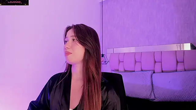 Snapshot of Roxie-Summers11 chatting on 02/10/25, 10:30 Roxie-Summers11 online show from 02/10/25, 10:30